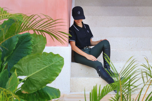 Polo Negra con bordado - vista frontal | Equinomex